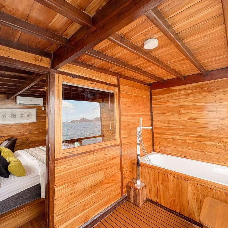 Sundari Voyages